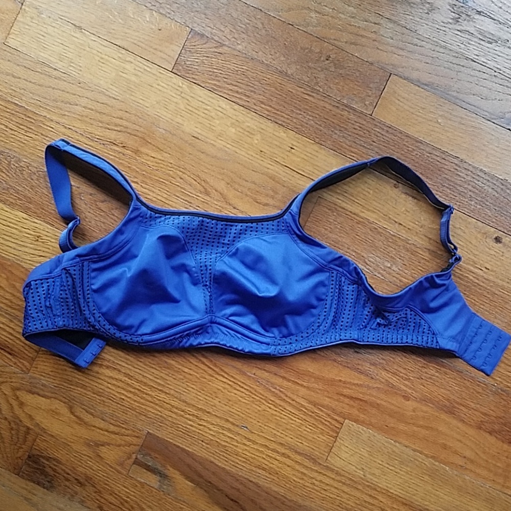 Max support underwire sports bra